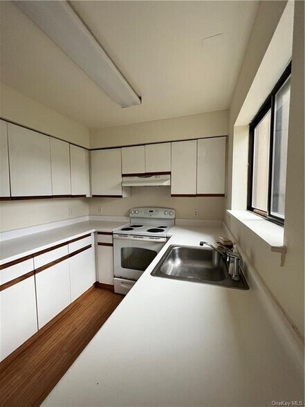 More Photos Of , Woodridge Multifamily For Sale