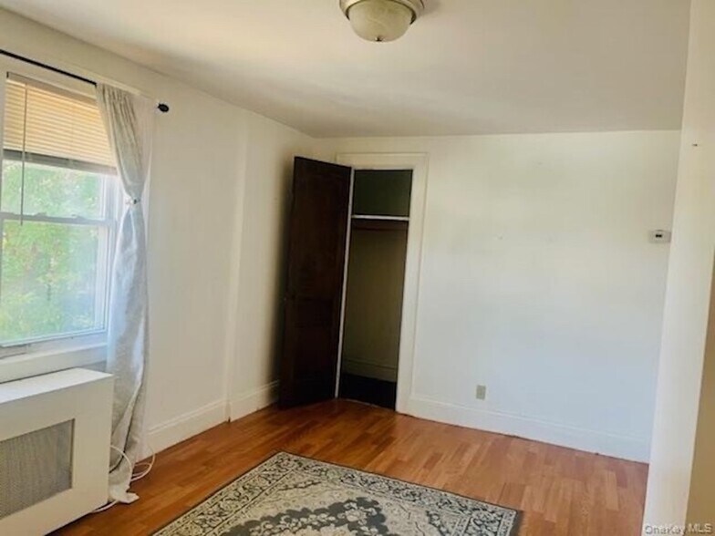 More Photos Of 10922 Myrtle Ave, Richmond Hill Healthcare For Sale