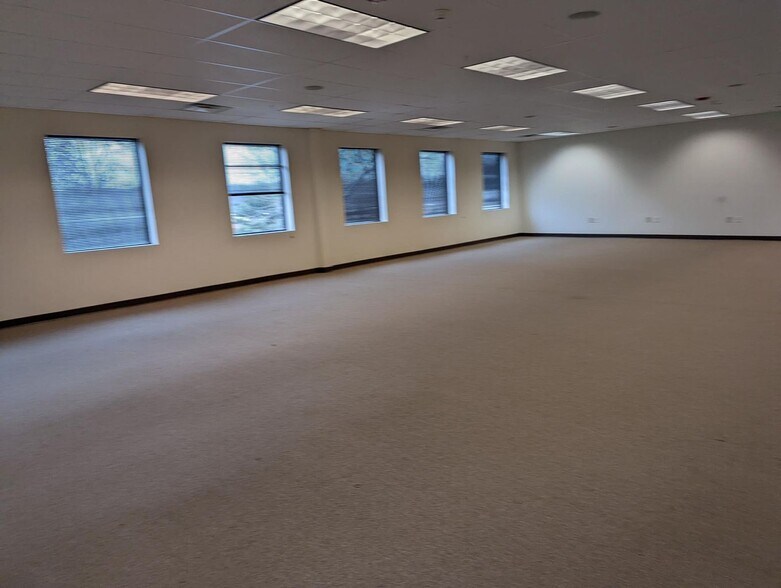 More Photos Of 33 Tech Valley Dr, East Greenbush Flex For Lease