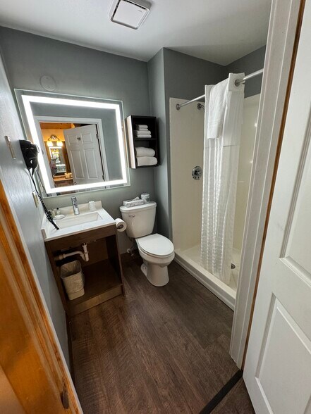 More Photos Of 10290 Highway 27 S, Hayward Hotel For Sale