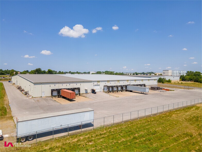 More Photos Of 1136 Dunlop Ln, Clarksville Warehouse For Lease