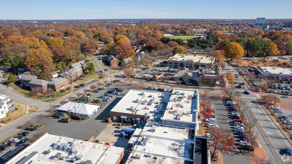 More Photos Of Smallwood and Woodburn in Village District Shoppin, Raleigh Hotel For Lease