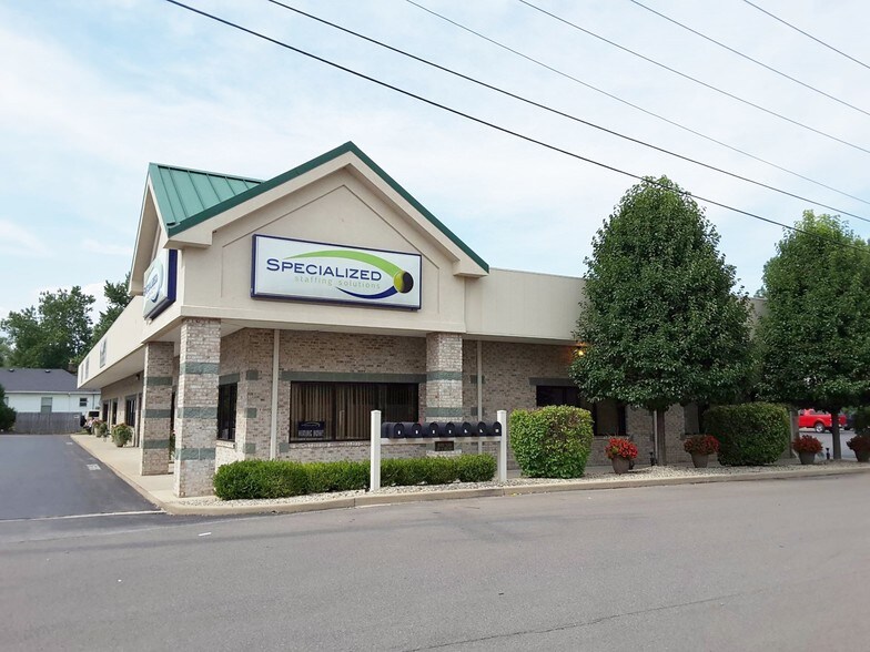 More Photos Of 427 W Pike St, Goshen Restaurant For Lease