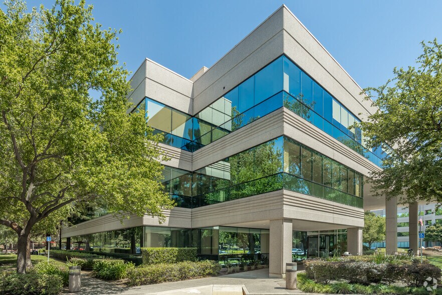More Photos Of 2151 River Plaza Dr, Sacramento Office For Lease