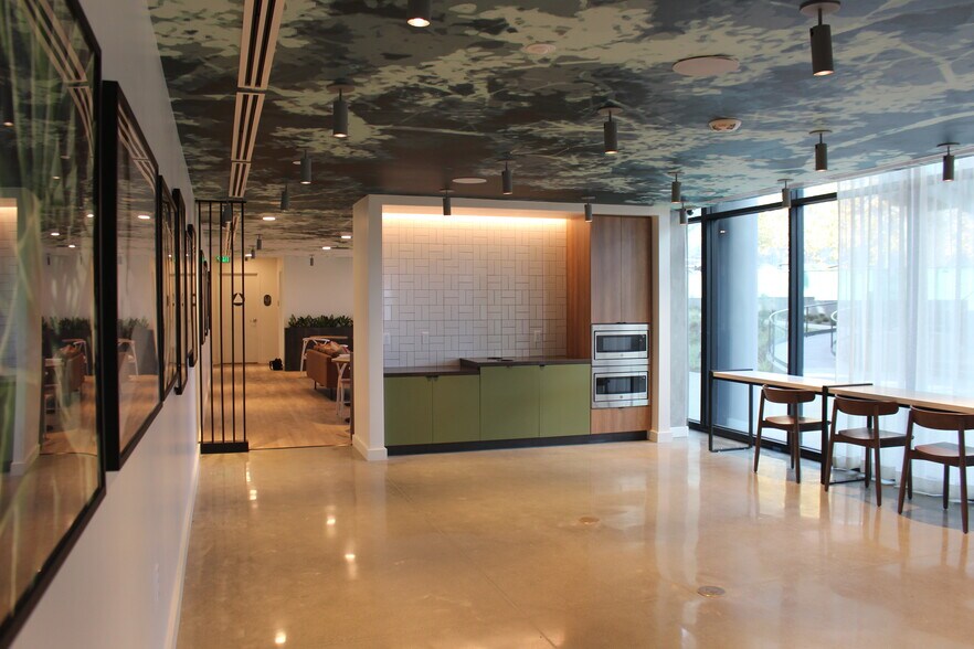 More Photos Of 4520 Alvarado Canyon Rd, San Diego Apartments For Lease