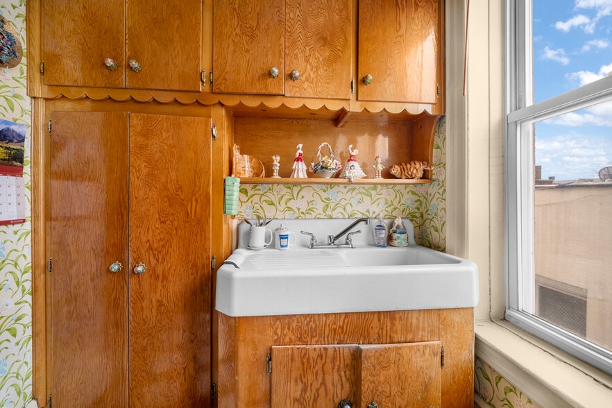 More Photos Of 3172 44th St, Astoria Multifamily For Sale