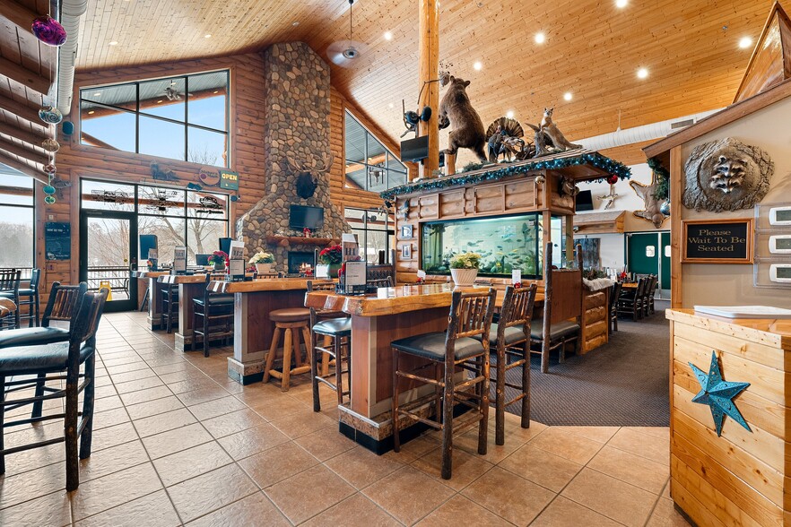 More Photos Of 18398 Waubee Park Ln, Lakewood Hotel For Sale