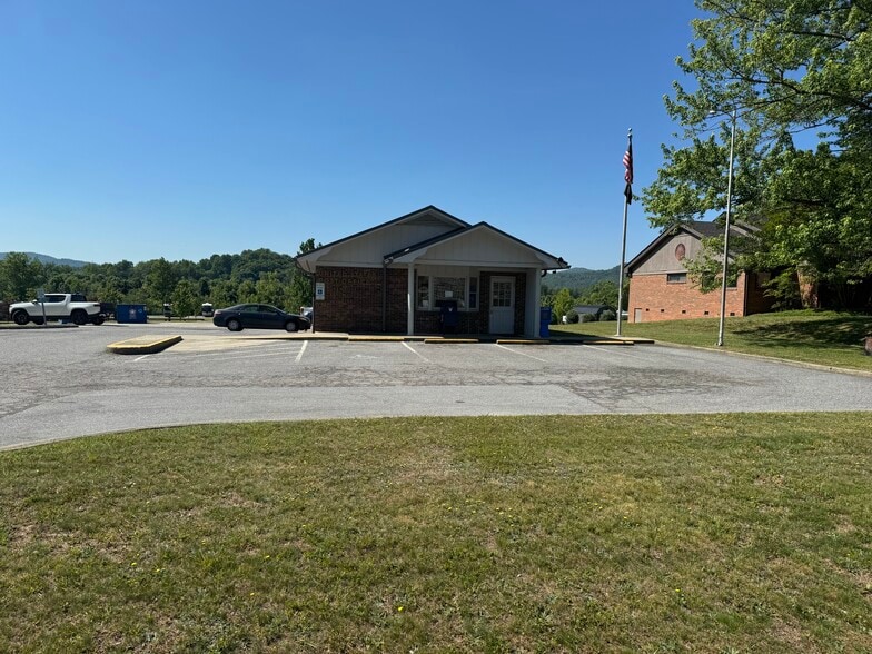 More Photos Of 5858 Old Hendersonville Hwy, Penrose Post Office For Sale
