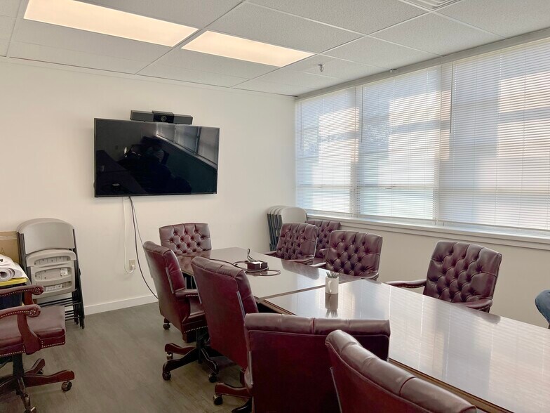 More Photos Of 204 Red Rd, McMinnville Warehouse For Sale