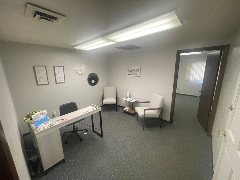 More Photos Of 630 S Green Bay Rd, Neenah Office For Sale