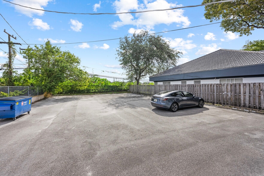 More Photos Of 6190 NW 11th St, Sunrise Office For Sale