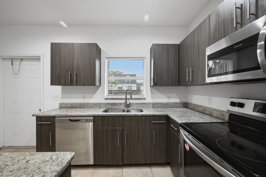 More Photos Of 105 2nd St, Lake Park Apartments For Lease