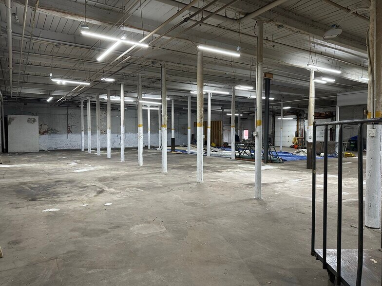 More Photos Of 7 Dunnell Ln, Pawtucket Warehouse For Lease