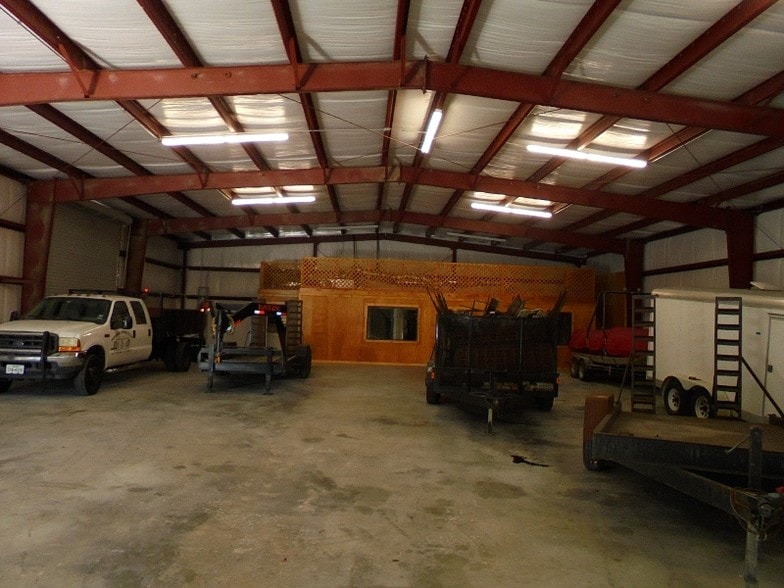 More Photos Of 11126 Timber Crest Dr, Houston Warehouse For Lease