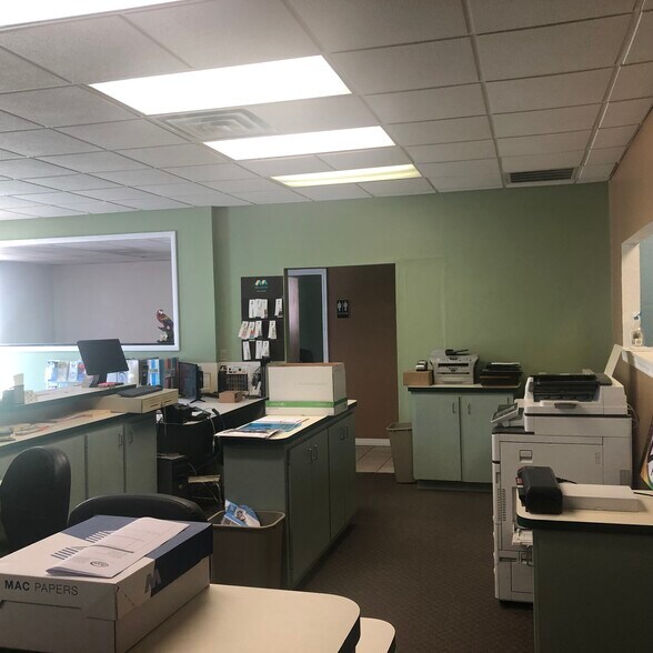 More Photos Of 687 NE 5th St, Crystal River Freestanding For Sale