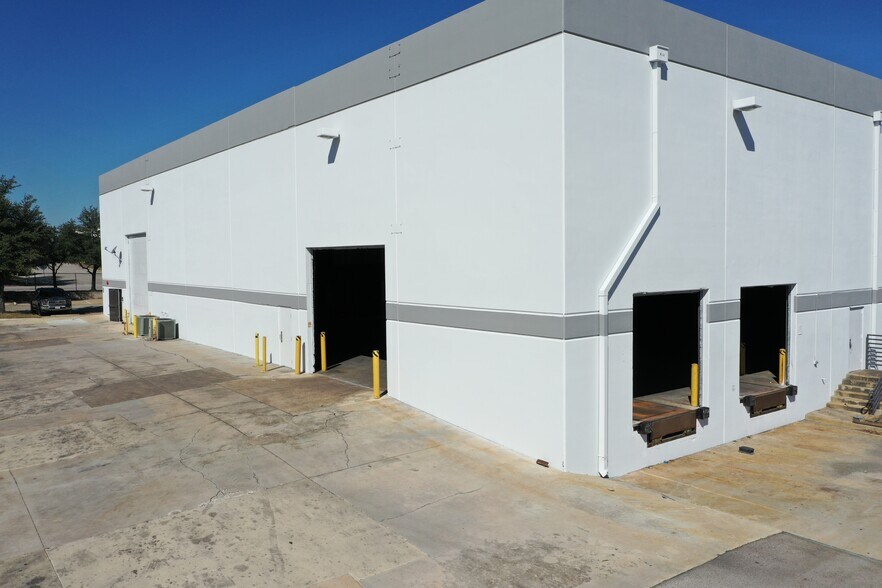 More Photos Of 8020 Exchange Dr, Austin Warehouse For Lease