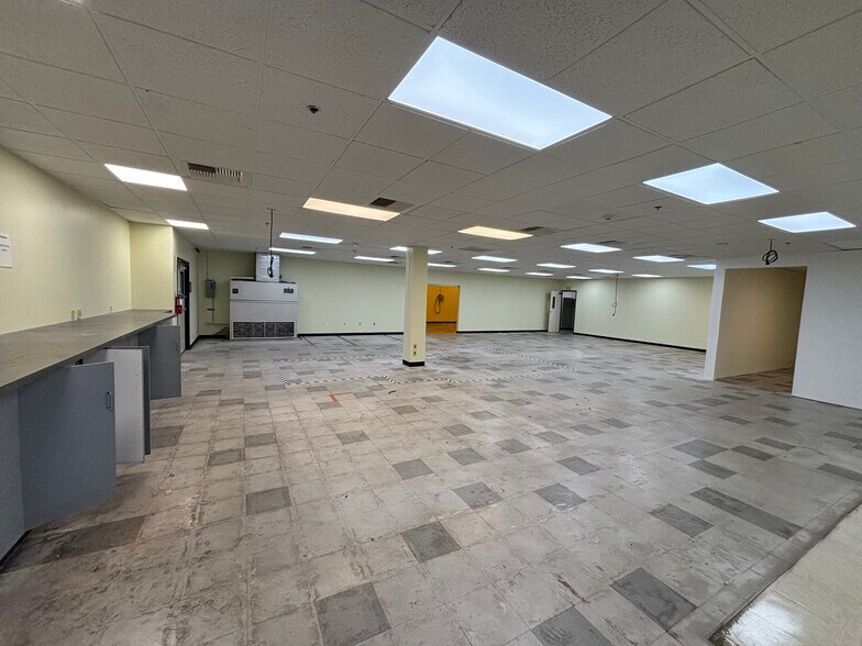 More Photos Of 2705 Media Center Dr, Los Angeles Warehouse For Lease