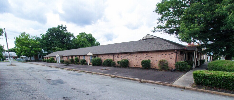 Primary Photo Of 510 S Sycamore St, Petersburg Medical For Lease