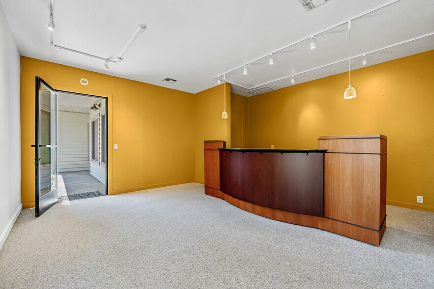 More Photos Of 39000 Highway 1, Gualala Medical For Sale