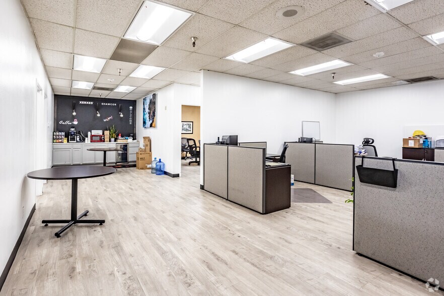 More Photos Of 1210 N Tustin Ave, Anaheim Warehouse For Lease