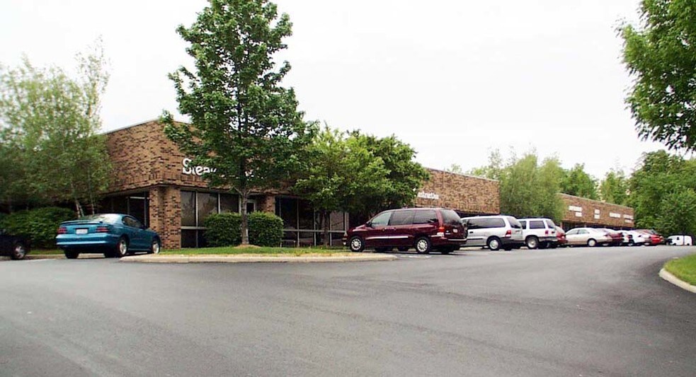 More Photos Of 804-870 Morrison Rd, Gahanna Light Distribution For Lease