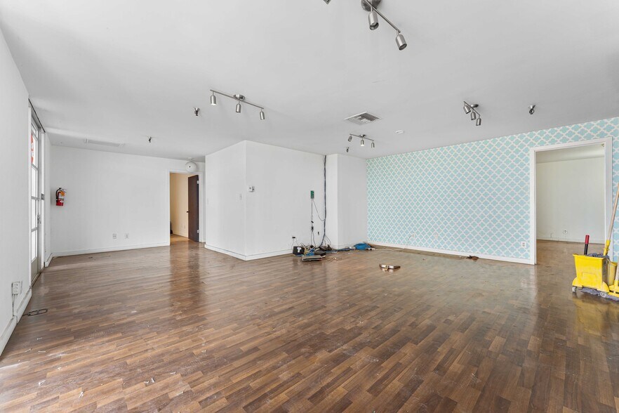 More Photos Of 15610 S Main St, Gardena Distribution For Sale