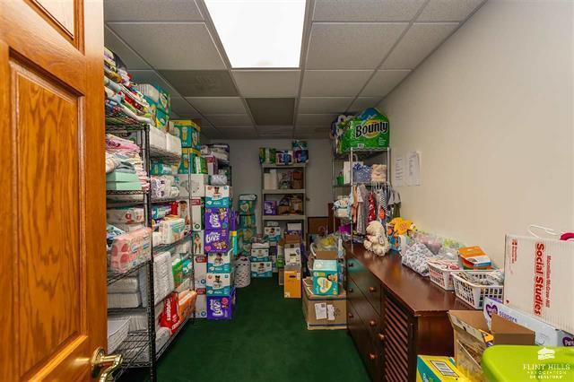 More Photos Of 823 N Washington St, Junction City Office For Sale