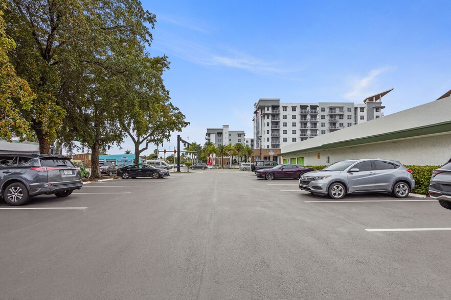 More Photos Of 308 N Federal Hwy, Hallandale Beach Storefront Retail Office For Sale