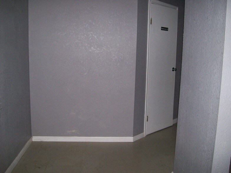 More Photos Of 130 Grand Ave, Bacliff Warehouse For Sale