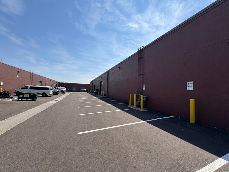 More Photos Of 7318 S Revere Pky, Englewood Flex For Sale