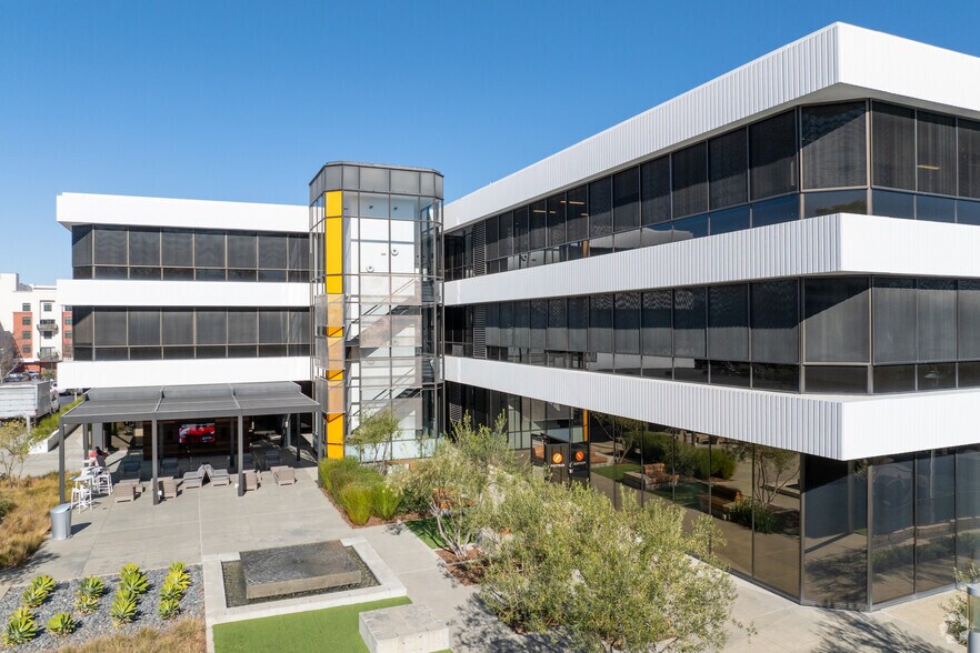 More Photos Of 10080 N Wolfe Rd, Cupertino Coworking Space