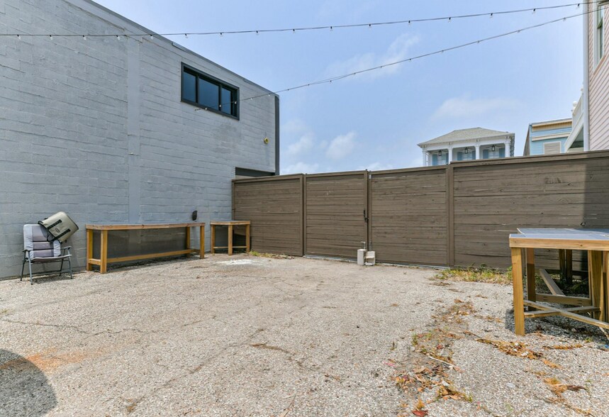 More Photos Of 2415 Church St, Galveston Flex For Sale