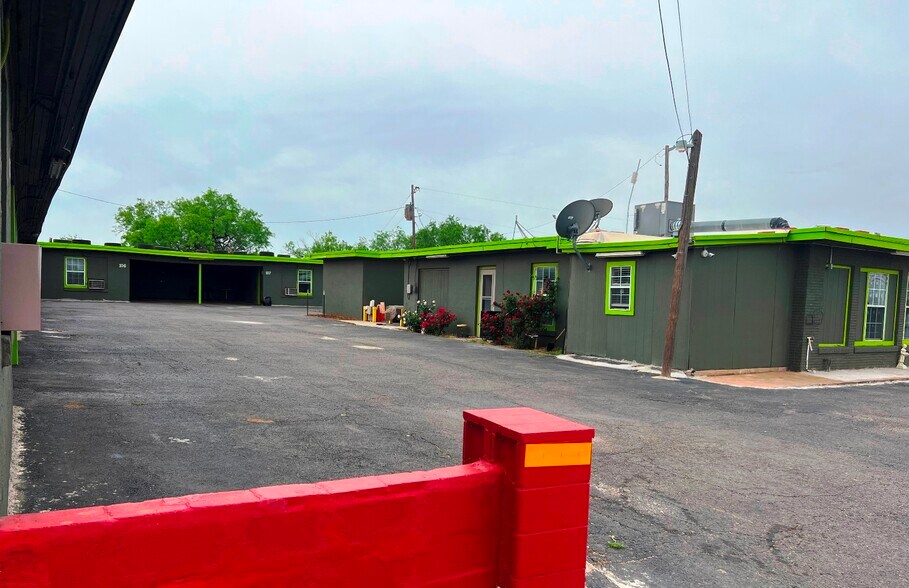 More Photos Of 1041 Westpoint Ave, Colorado City Hotel For Sale