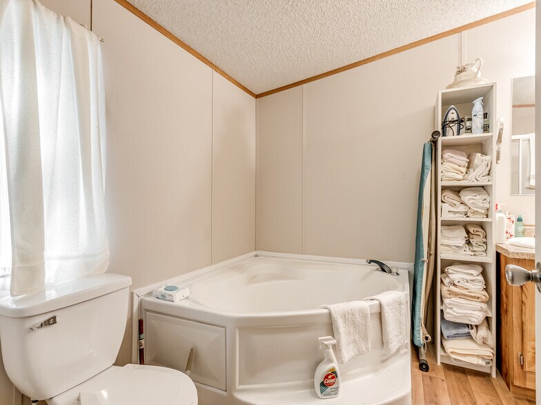 More Photos Of 20843 W Cookson Bend Rd, Cookson Hotel For Sale