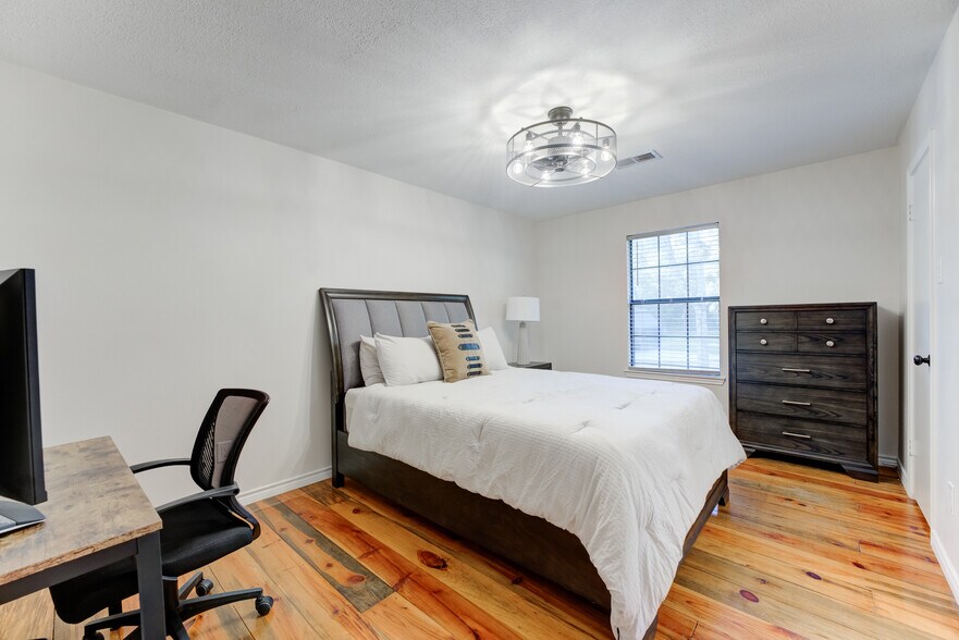 More Photos Of 19323 Belleau Wood Dr, Humble Flex For Sale