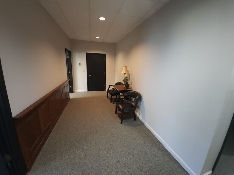 More Photos Of 9700 Park Plaza Ave, Louisville Medical For Lease