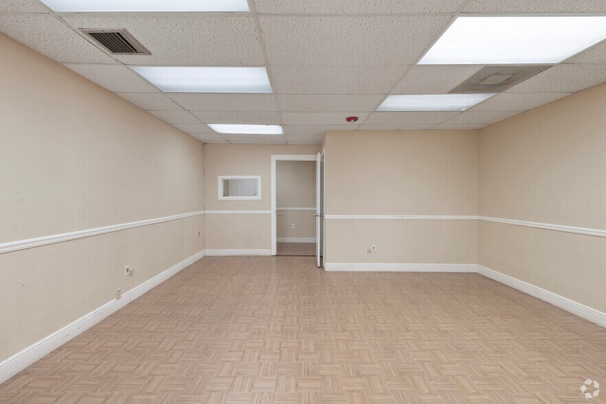 More Photos Of 540 NW 165th St, Miami Office For Lease