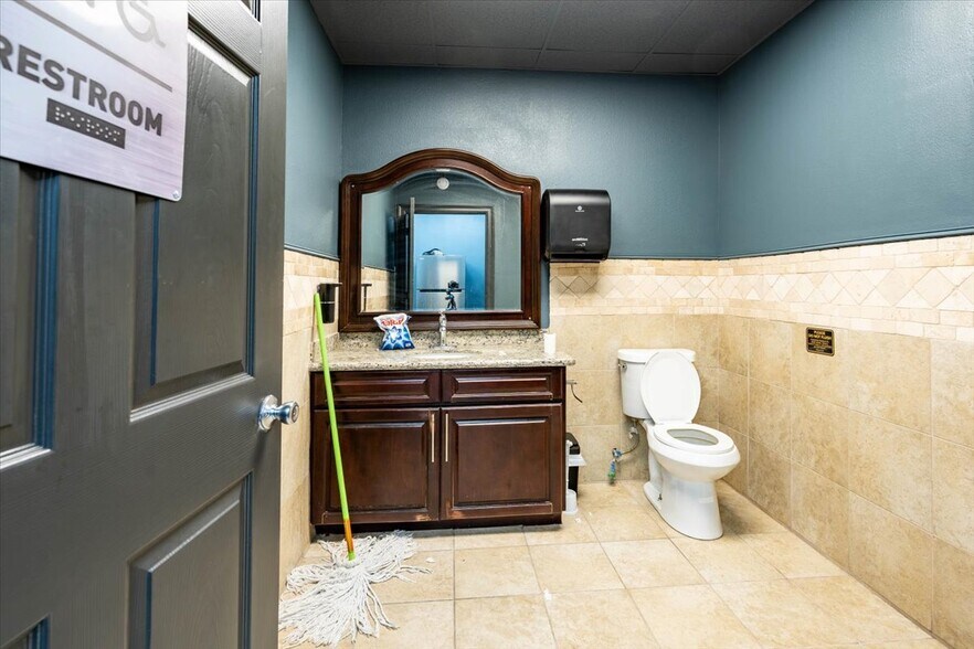 More Photos Of 12969 W Hardy Rd, Houston Warehouse For Sale