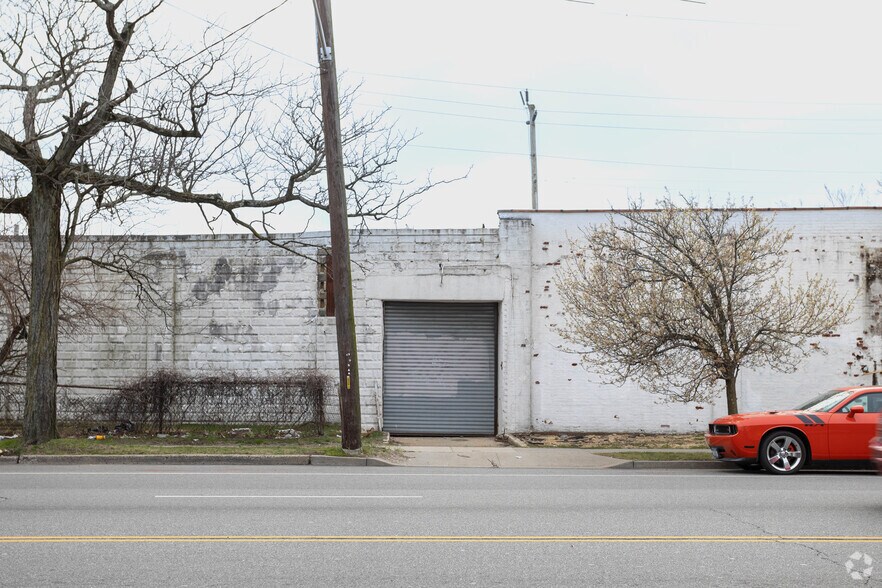 More Photos Of 3000 Lawson Blvd, Oceanside Warehouse For Lease