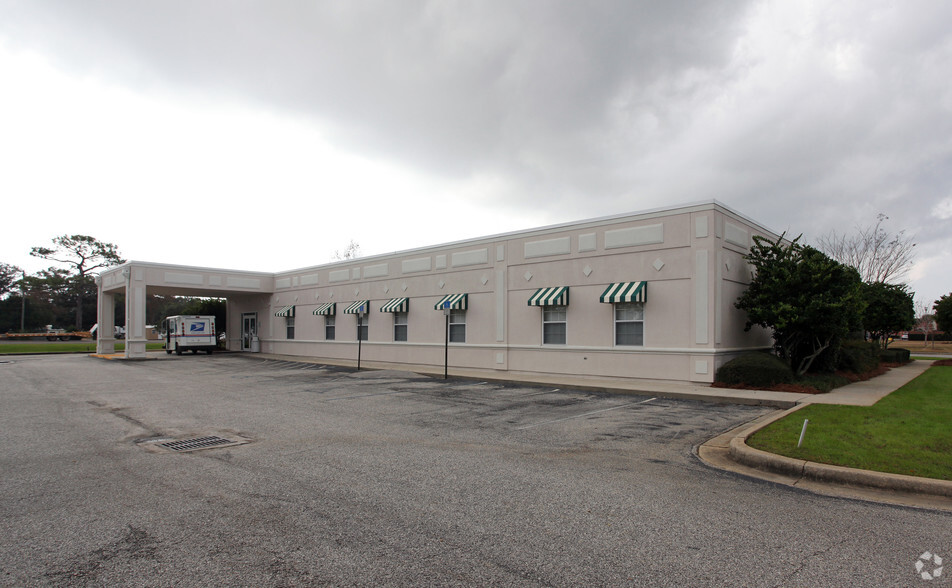 Primary Photo Of 400 Milestone Blvd, Cantonment Medical For Sale