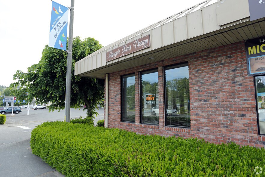 More Photos Of 21804 Marine View Dr S, Seattle Freestanding For Lease