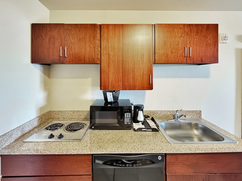 More Photos Of 1515 Planeview Dr, Oshkosh Hotel For Sale