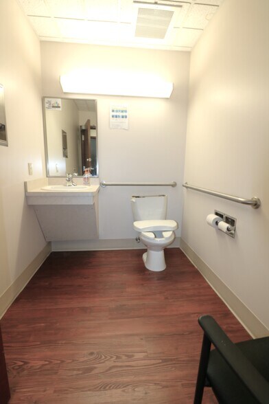 More Photos Of 136 N Ridge St, Monroeville Medical For Sale