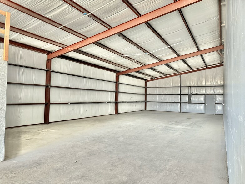 More Photos Of 490 County Road 117, Round Rock Light Manufacturing For Lease