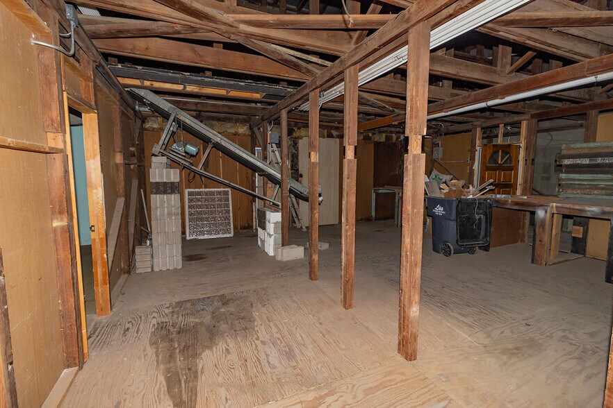 More Photos Of 1627 S Hillside St, Wichita Freestanding For Sale