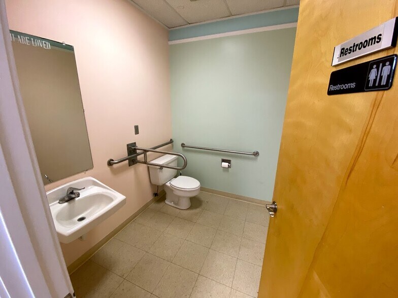 More Photos Of 395 W Avon Rd, Avon Office For Lease