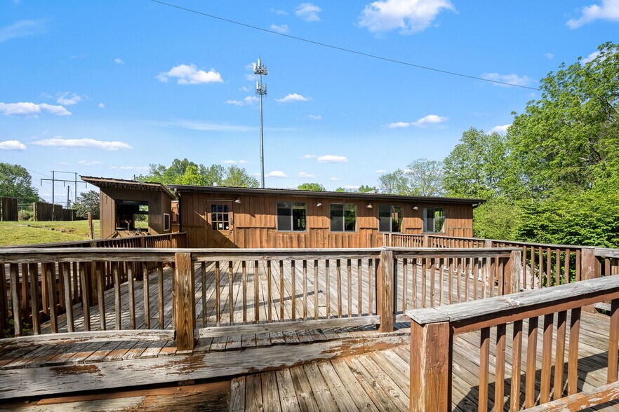 More Photos Of 7080 Dale Ridge Rd, Lancaster Convenience Store For Sale