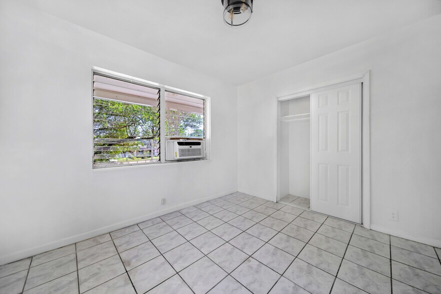 More Photos Of 1943-1947 Buchanan St, Hollywood Apartments For Sale