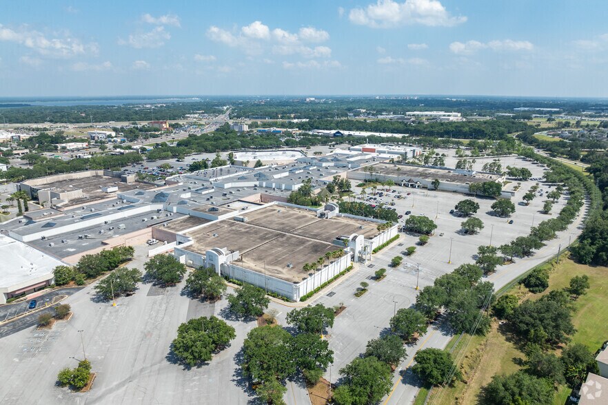 More Photos Of 3520 US Highway 98 N, Lakeland Department Store For Lease