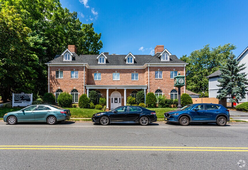 More Photos Of 256 Broad St, Bloomfield Medical For Lease